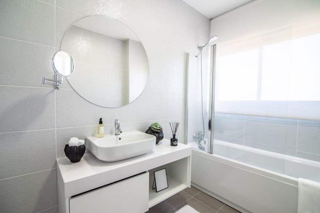 Cozy Sea View Apartment Near City & Airport Понта-Делгада Экстерьер фото